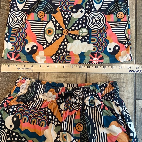 POP Fit Geometric Groovy 2 piece Tank and Shorts Set - Picture 6 of 15